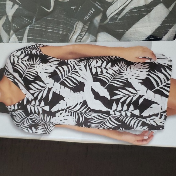 Tahari Beach Cover Up - Picture 2 of 4